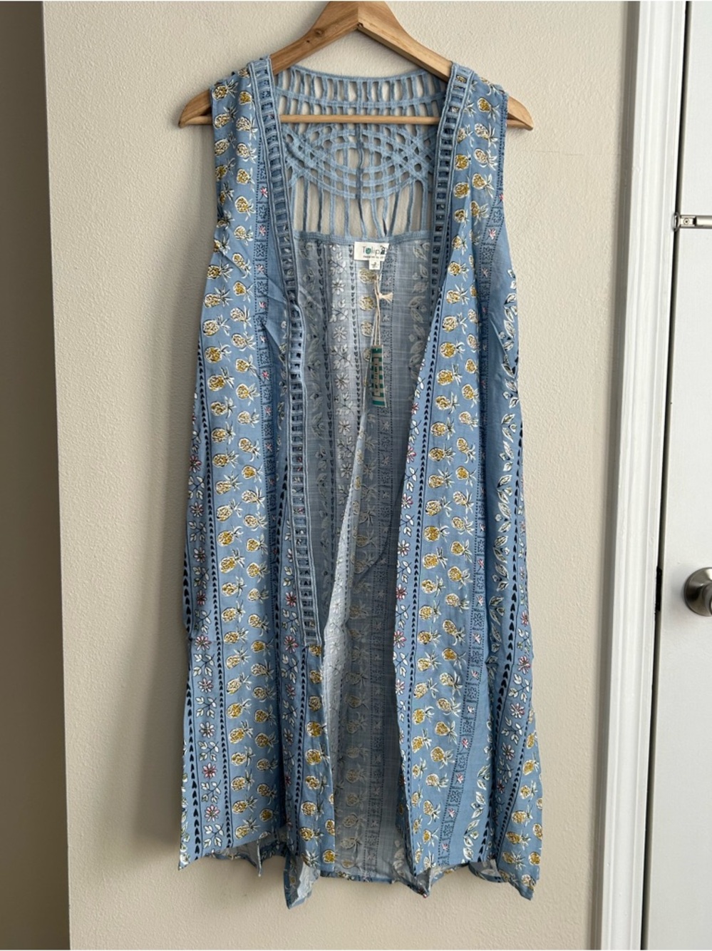 NWT Tulip B Lightweight Sleevless Cardigan Vest Pockets Blue Floral Crochet Sz M